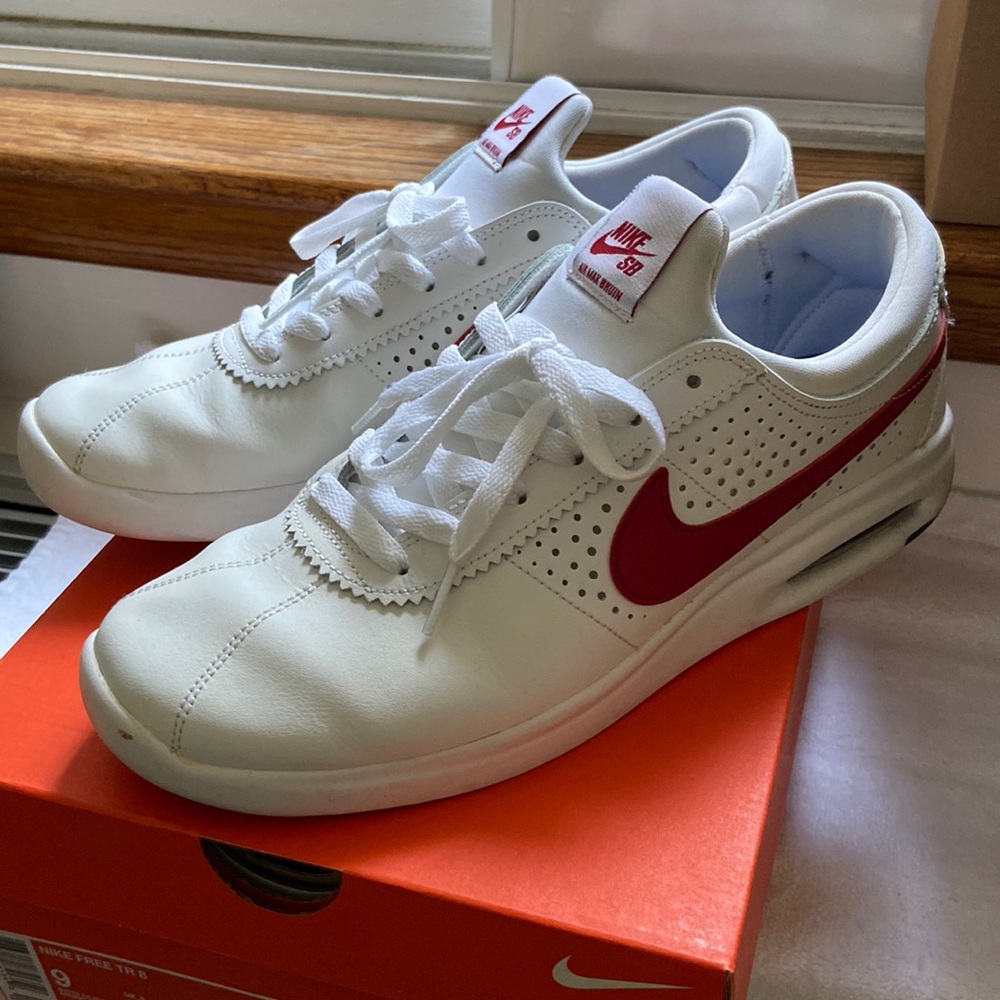 Nike SB Air Max Bruin in Red/White